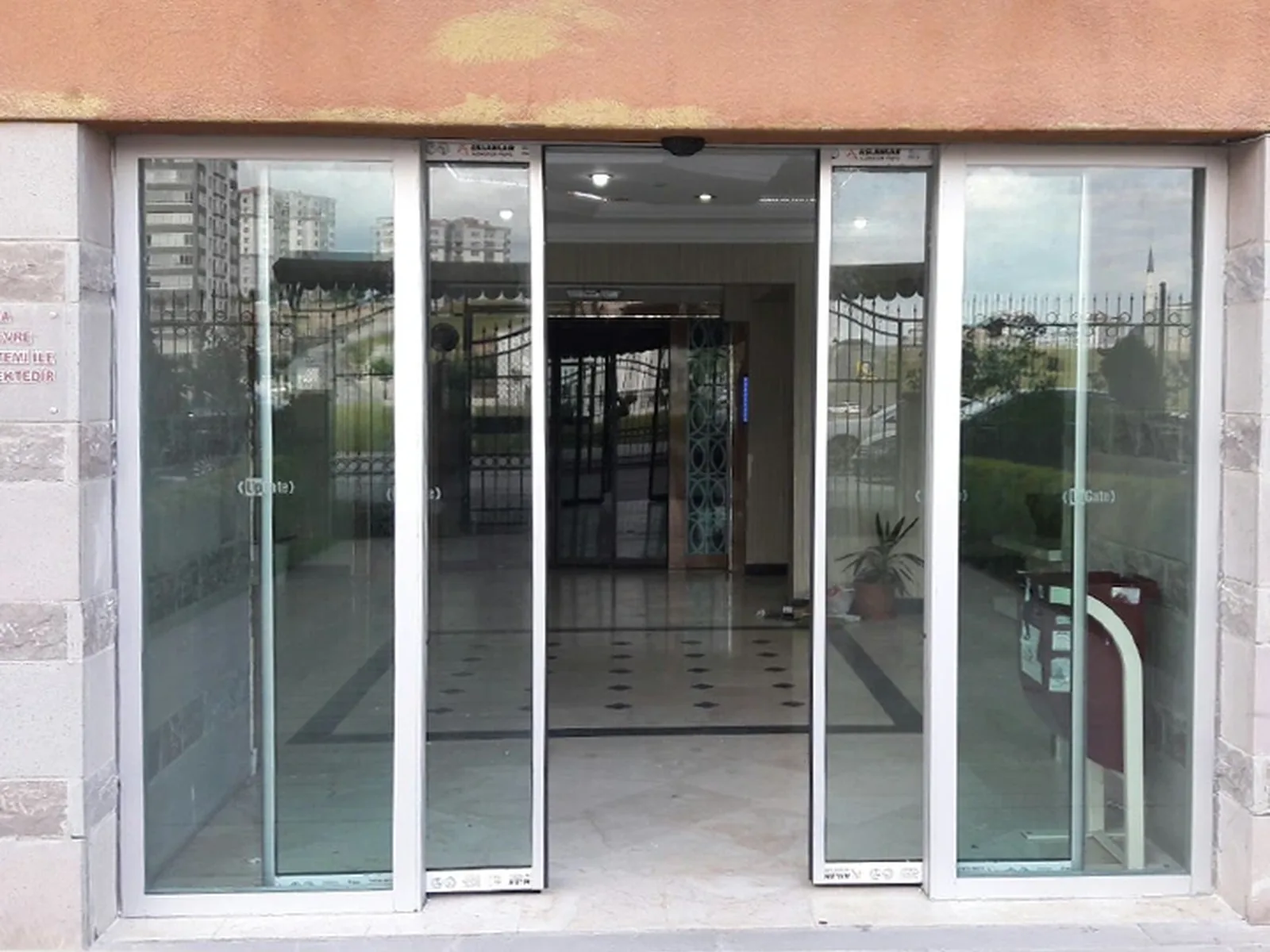 Anteks PVC fotoselli otomatik cam kapı uygulaması
